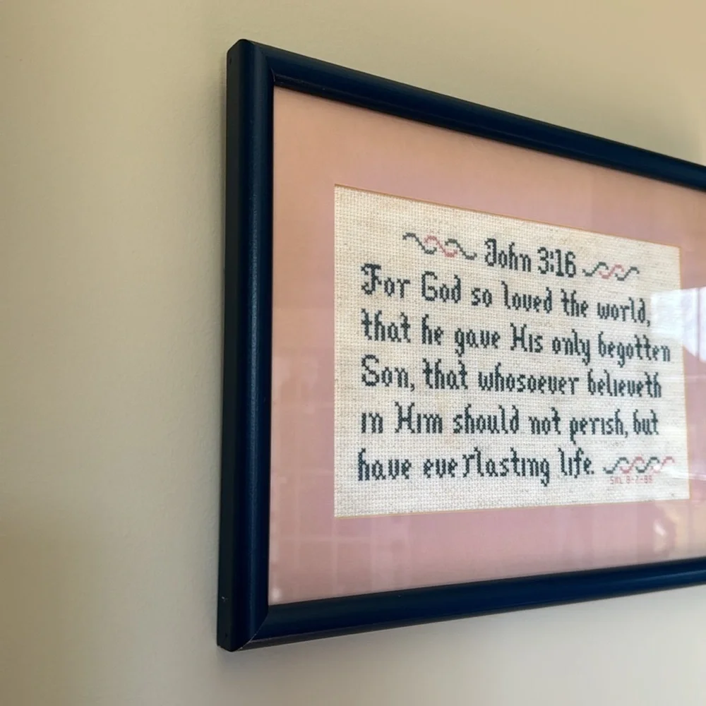 VINTAGE 1989~BLUE~WOOD~
FRAMED~CROSS STITCH~JOHN 3:16~ECRU BACKGROUND~NICE~BR - Picture 4 of 7